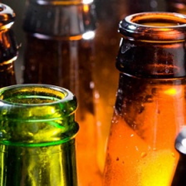 Por qué las botellas de cerveza siempre son marrones o verdes Por qué las botellas de cerveza siempre son marrones o verdes
